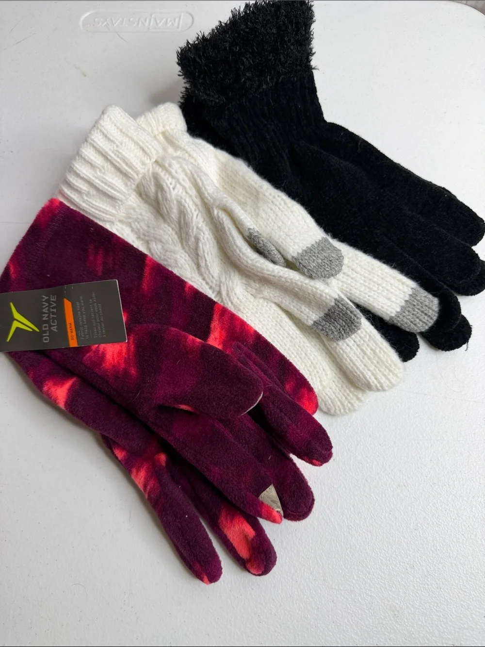 3pc Old Navy and no brand glove set. White and magenta have tech fingers